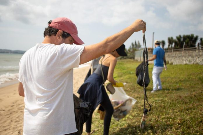 Ação voluntária realiza mutirão de limpeza de praias em Búzios